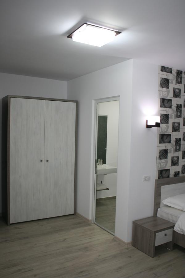 Riana Hotel Adjud Exterior photo