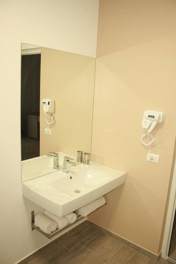 Riana Hotel Adjud Exterior photo