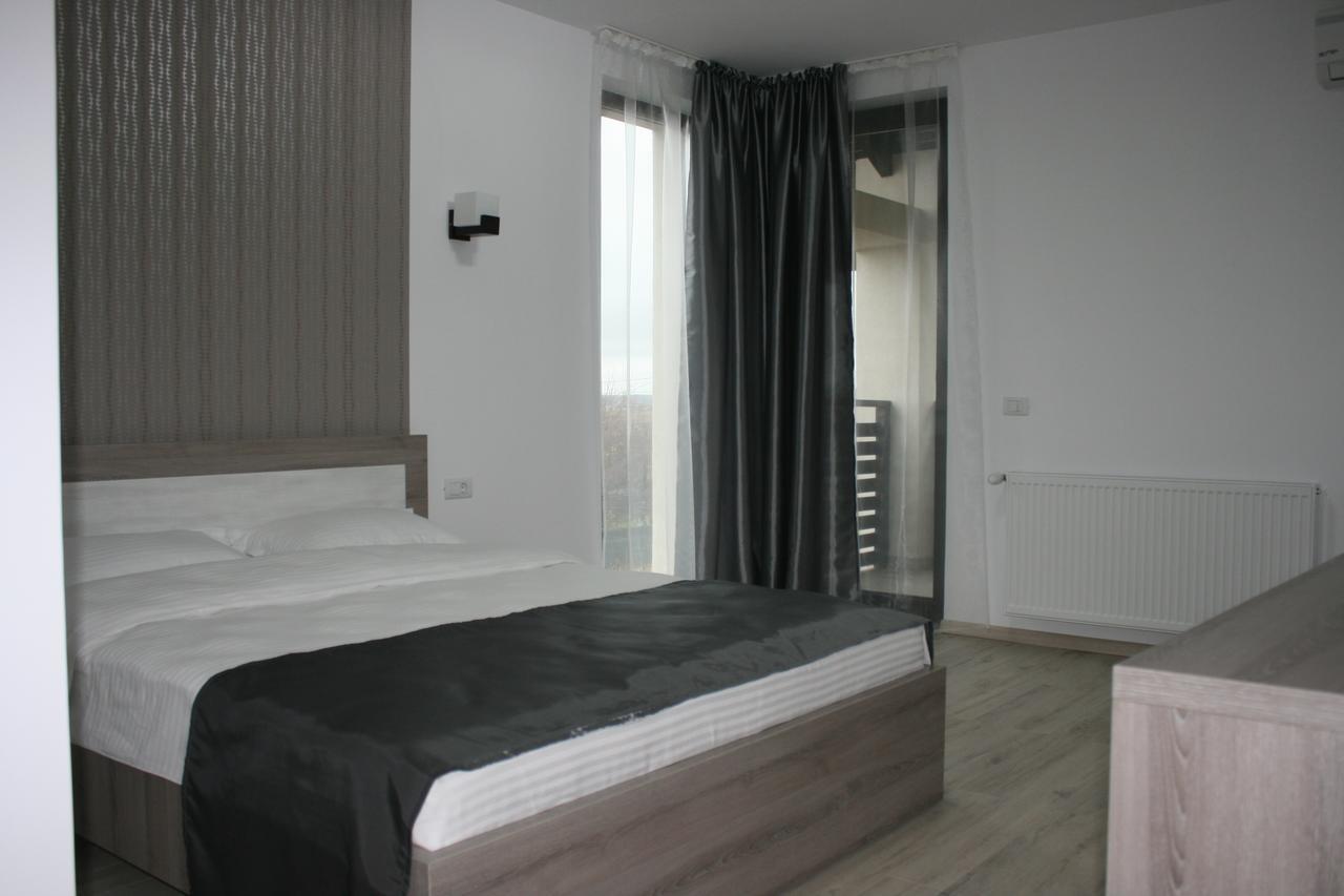 Riana Hotel Adjud Exterior photo