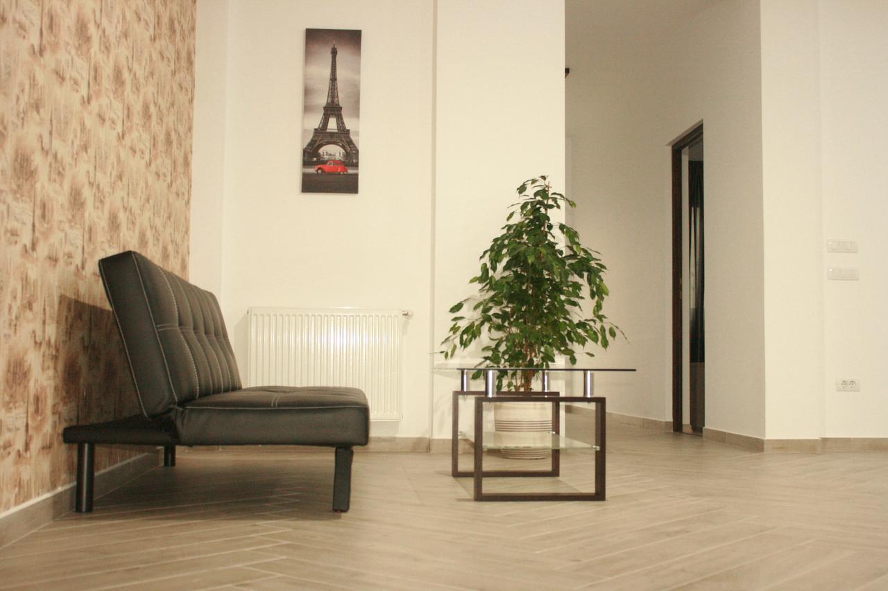 Riana Hotel Adjud Exterior photo