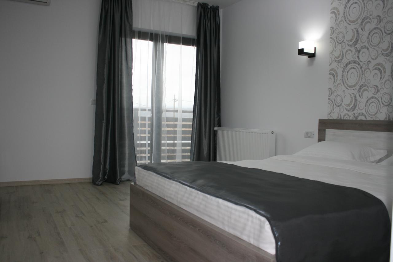 Riana Hotel Adjud Exterior photo
