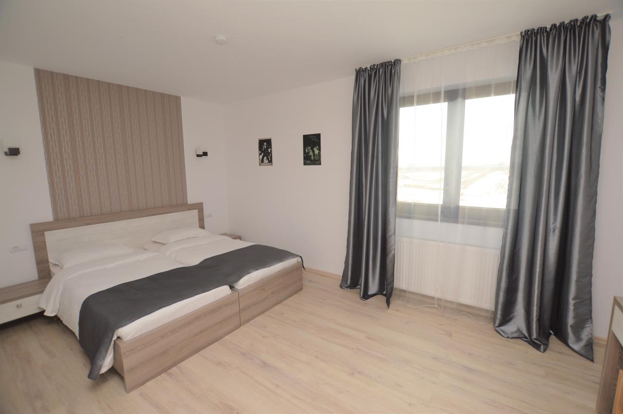 Riana Hotel Adjud Exterior photo