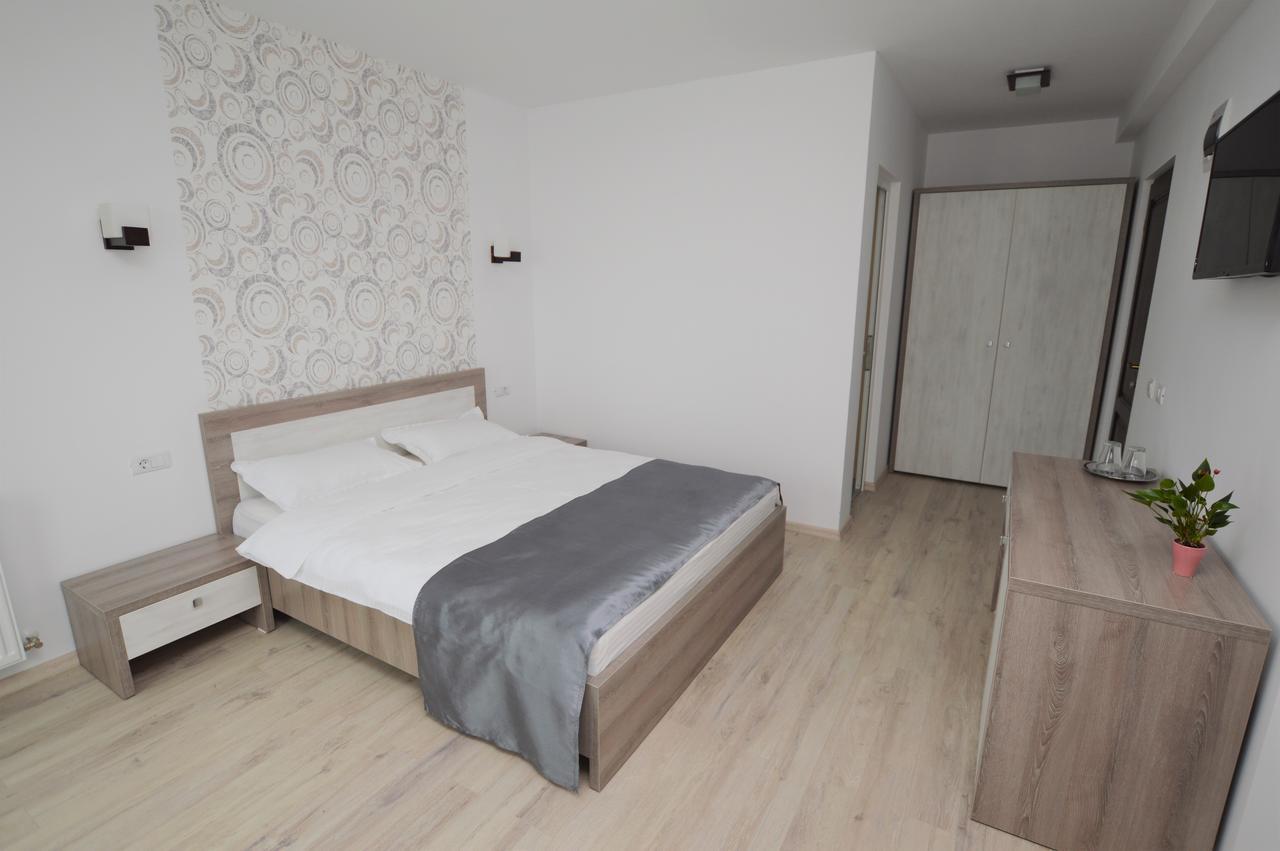 Riana Hotel Adjud Exterior photo