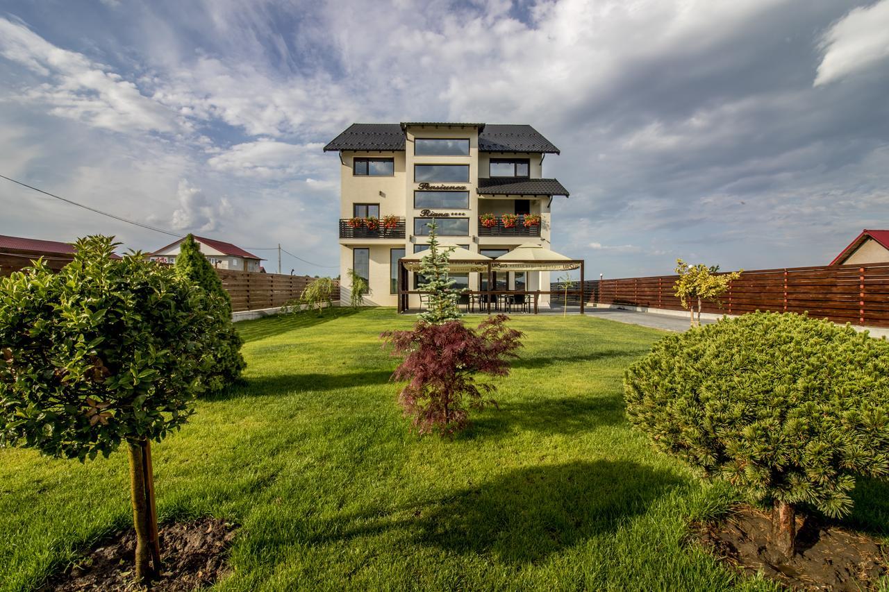 Riana Hotel Adjud Exterior photo